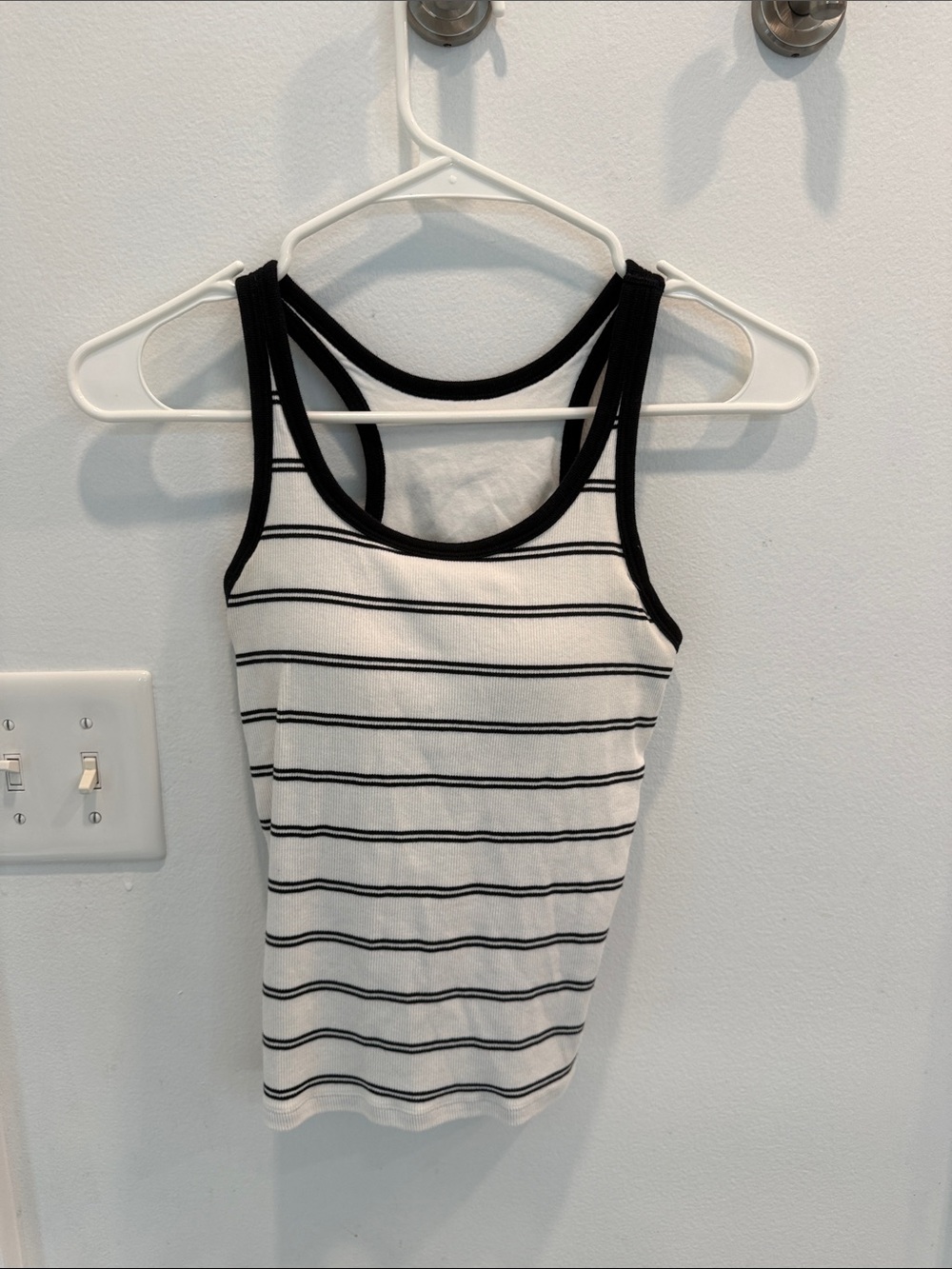 Uniqlo Black & White Striped Racerback Built in Bra Tank Top Size Small
